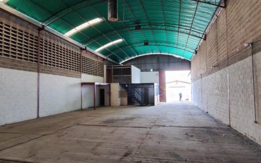 GALPÓN DE OPORTUNIDAD EN ALQUILER UBICADO EN ZONA INDUSTRIAL LA GUACAMAYA VALENCIA