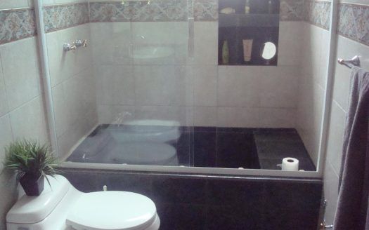 Casa en la Urbanización Guaparo, Valencia – Estado Carabobo.