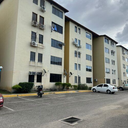 Apartamento en Venta en Residencias Caranday, Paraparal, Los Guayos, Edo Carabobo