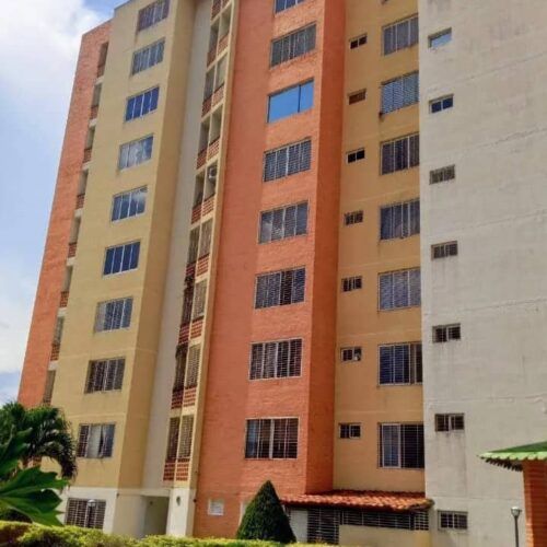 Apartamento de concepto abierto en Conjunto Res Doral Country Club. El Rincón Naguanagua