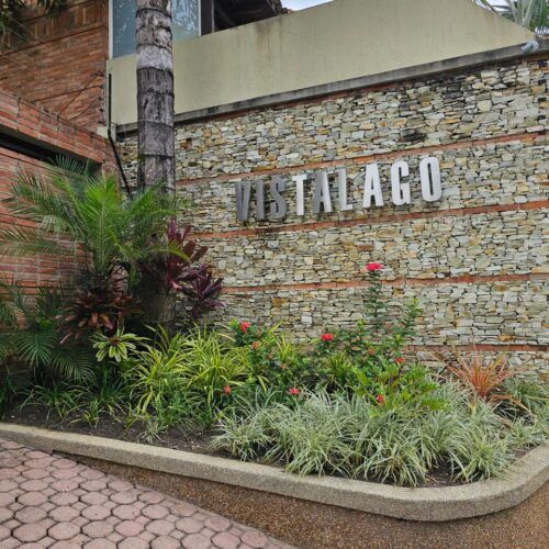 Alquiler de Townhouse en Resd. Vistalago en la Urb. Altos de Guataparo Valencia Edo. Carabobo