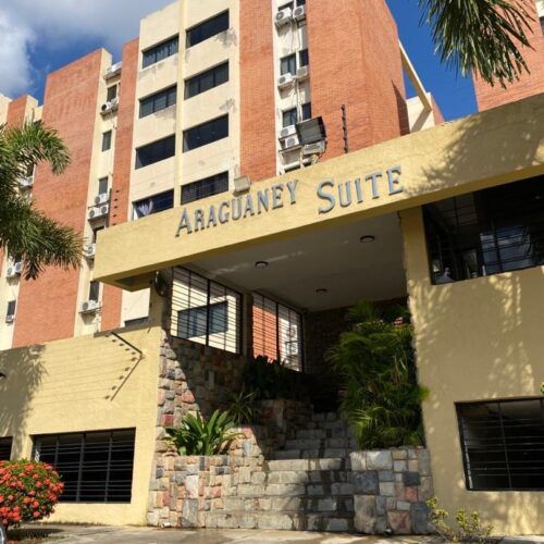 Apartamento en Venta en Residencias Araguaney Suite Tazajal Naguanagua.