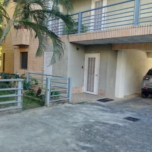 Apartamento en Alquiler en Conjunto Residencial Santa Teresita Mañongo Naguanagua