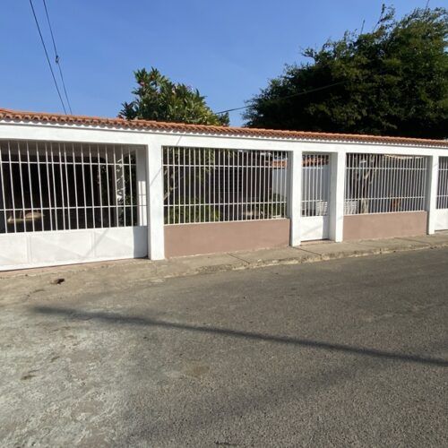 Casa en Venta con parcela de terreno anexo en Puerta Maraven Falcón