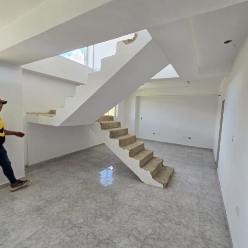 Penthouse Duplex en Obra Blanca en Venta en Urb. Manantial Res. Areka Valencia