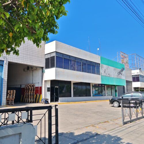 Galpón en el C.C. El Condor, Zona Industrial Castillito.