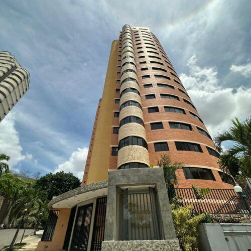 Apartamento en Alquiler ubicado en Res Terrazas del Bosque  Urb El Bosque Valencia