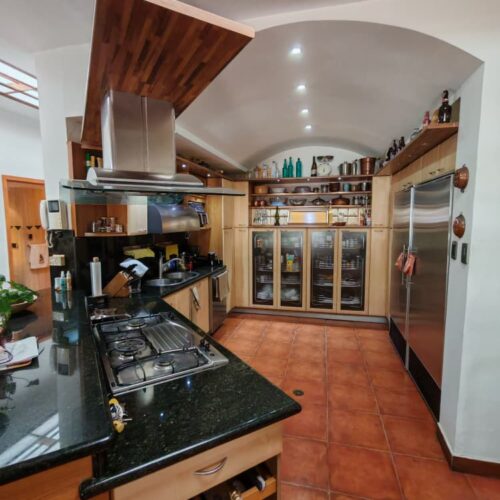 Casa Exclusiva en la Urbanización Guaparo, Valencia – Estado Carabobo.