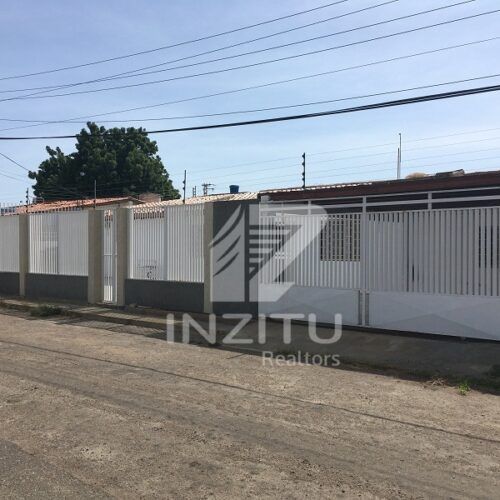 CASA EN ALQUILER EN URBANIZACIÓN EL PARAMO PUERTA MARAVEN PUNTO FIJO ESTADO FALCON