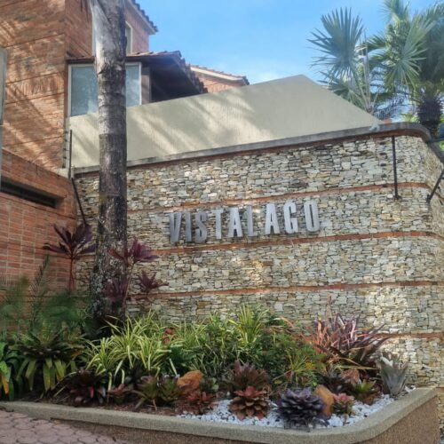 Townhouse en Alquiler en Altos de Guataparo Residencias Vista Lago Valencia