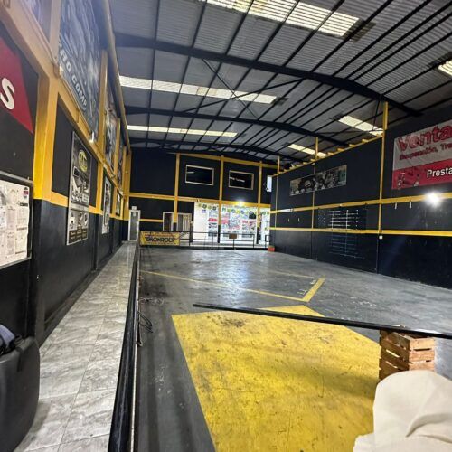 EDIFICIO COMERCIAL DE 4 PISOS EN VENTA UBICADO EN CENTRO DE GUACARA