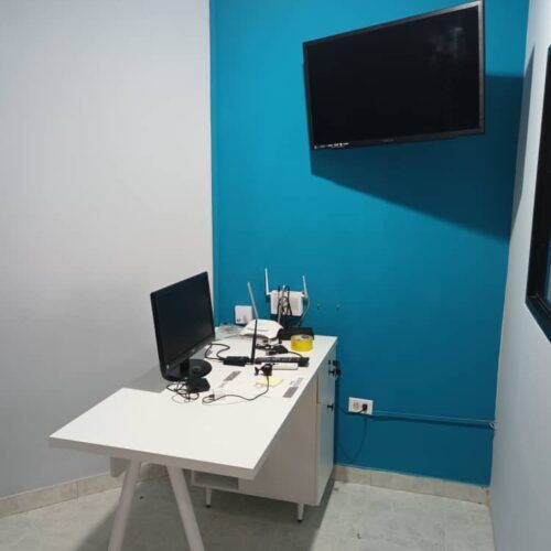 OFICINA AMOBLADA EN ALQUILER AVENIDA BOLIVAR NORTE VALENCIA C.C KOKUY CERCA AL MAJAY