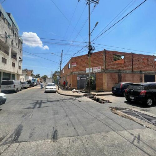 PROYECTO EN VENTA EN CENTRO COMERCIAL PERIFERICO 70% AVANCE CONSTRUCCION NUEVA