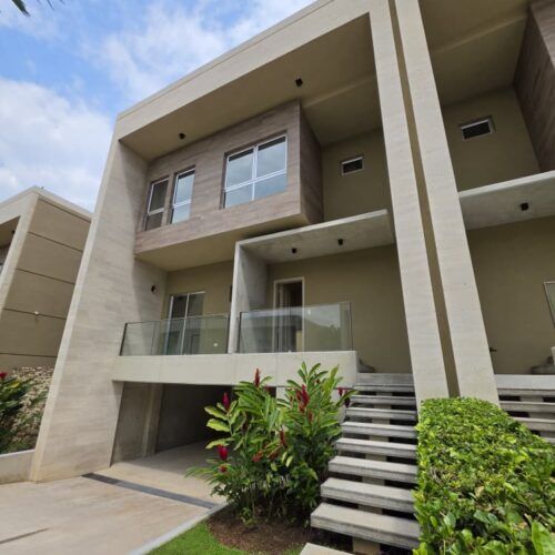 Townhouse en Venta ubicado en Cumbres de Guataparo, Valencia, Edo. Carabobo.