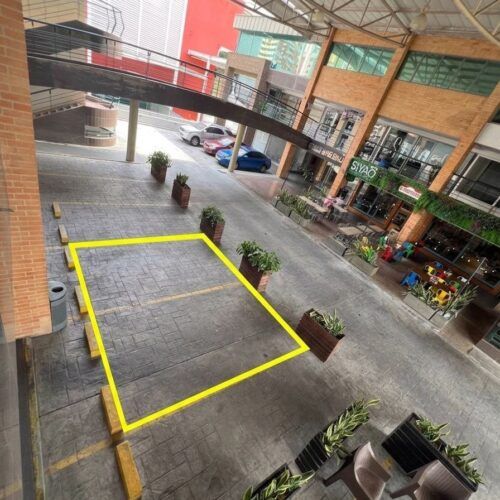 Alquiler de Espacio Comercial Tecnologico en Trigaleña Plaza Valencia Carabobo.