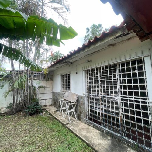 CASA PARA REMODELAR EN URBANIZACION GUAPARO ✨
