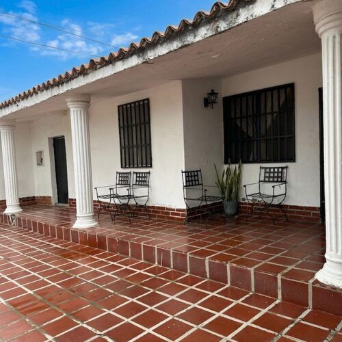 Casa en Venta Urbanizacion Los Cerritos Paraparal Los Guayos Edo. Carabobo.