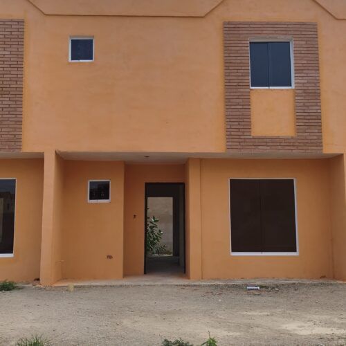 Venta de Townhouse #98 Resd las Trinitarias Guacara en Guacara