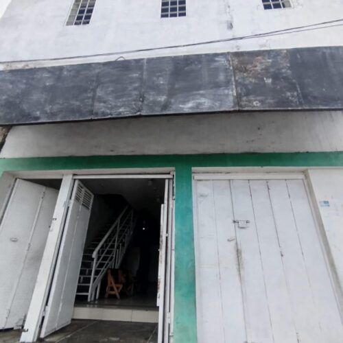 En Venta Local Comercial en la Av. principal de los Guayos Edo Carabobo