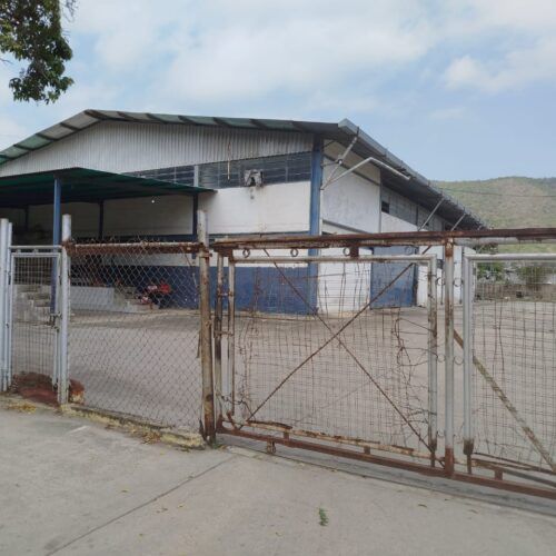 En Venta Galpon de Empresa de Hielo y Agua Potable ubicada en la Zona Industrial Santa Rosa Puerto Cabello