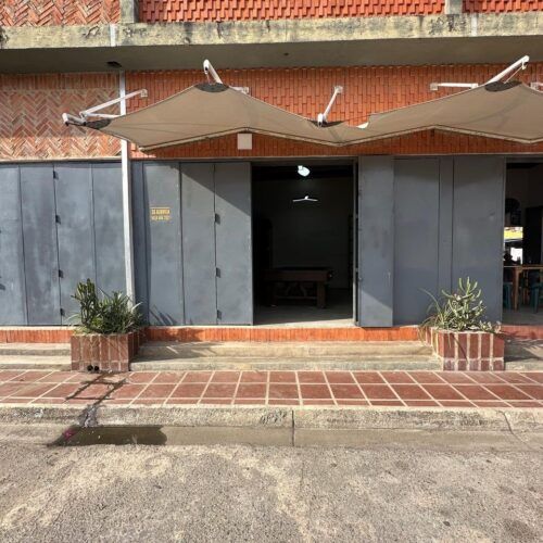 LOCAL COMERCIAL 27 MTS POOL