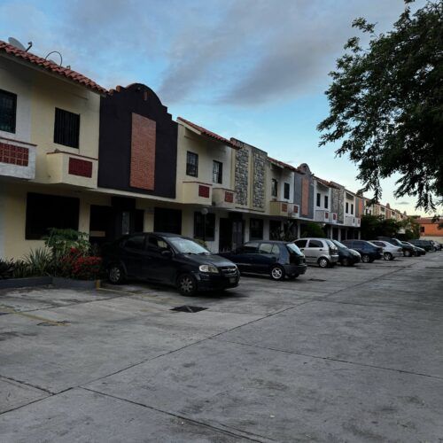Townhouse en Venta en Tazajal Naguanagua Residencias Villa Florencia II