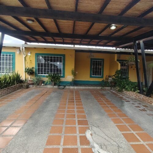 Casa en venta ubicada en Urb. Valle de Oro, San Diego Edo. Carabobo.