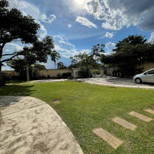 Casa en Venta o Alquiler en Urb Colinas de Guataparo (Calle Privada) Valencia