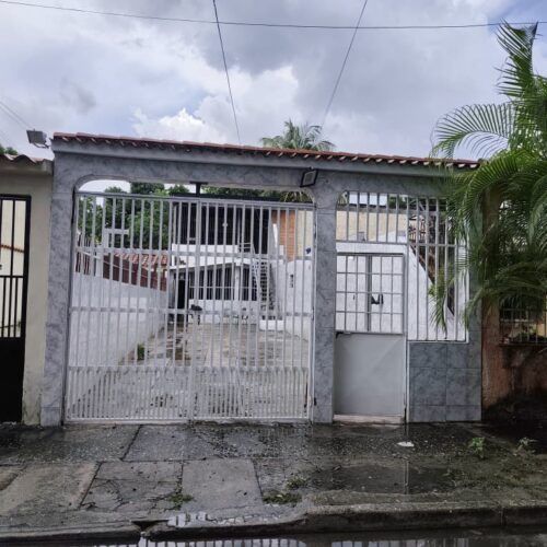 Oportunidad de Inversión en Las Quintas de Naguanagua  Casa de 2 Niveles