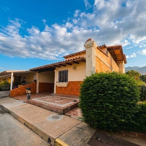 2 Casas en en Alquiler ubicadas en Res Laguna Club San Diego Edo Carabobo