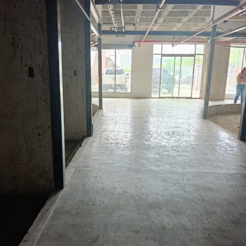 Local en obra gris en el Centro Comercial San Diego (Fin de siglo) San Diego Estado Carabobo
