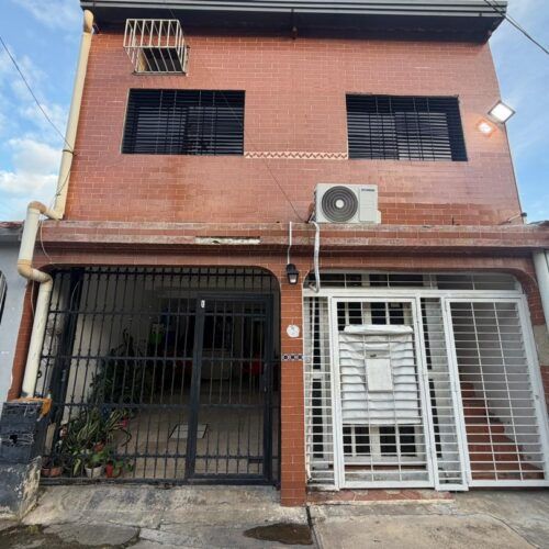 CASA EN VENTA EN YUMA 1 SAN DIEGO ESTADO CARABOBO DE 2 NIVELES CON LOCAL COMERCIAL DE 257 MTS2 DE CONSTRUCCION Y 157 MTS2 DE TERRENO
