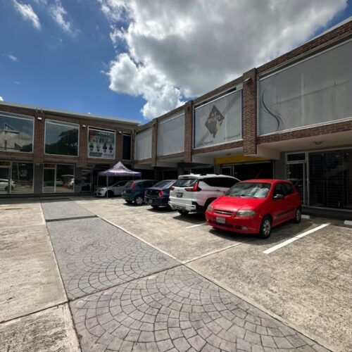 Local Comercial en Alquiler – C.C. Manantial Naguanagua (Edo Carabobo)