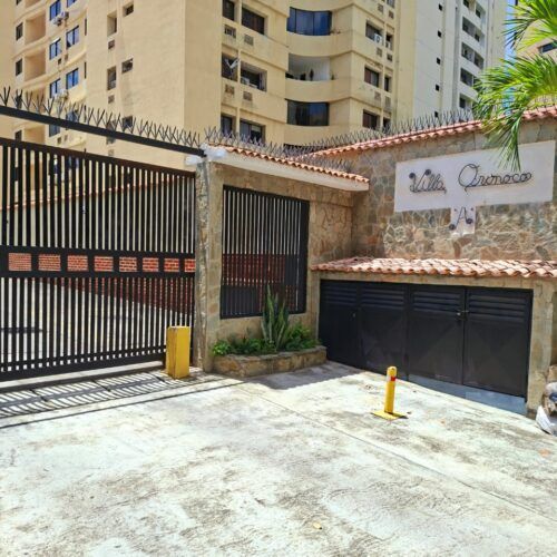 Casa Tipo Townhouse en Venta en El Conjunto Residencial Villa Orinoco Urbanización Valles de Camoruco Valencia Estado Carabobo.
