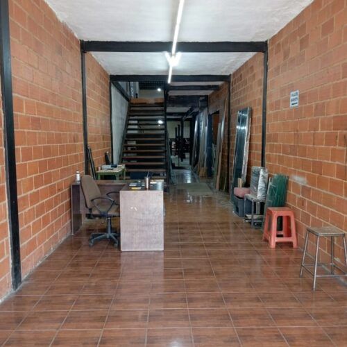 LOCAL COMERCIAL DE 2 NIVELES EN VENTA UBICADO EN EL SECTOR SANTA ROSA VALENCIA CARABOBO