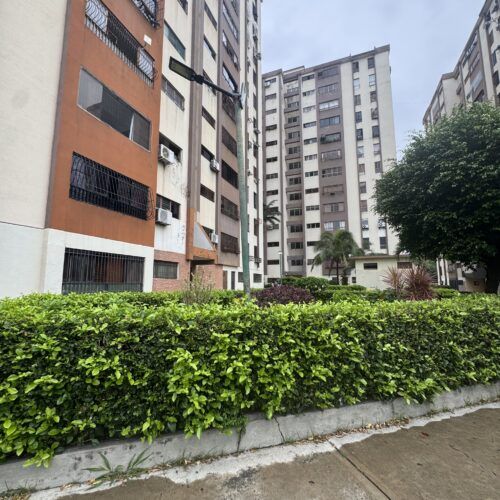 APARTAMENTO EN VENTA EN RESIDENCIAS LA PAZ NAGUANAGUA CARABOBO 93 m2